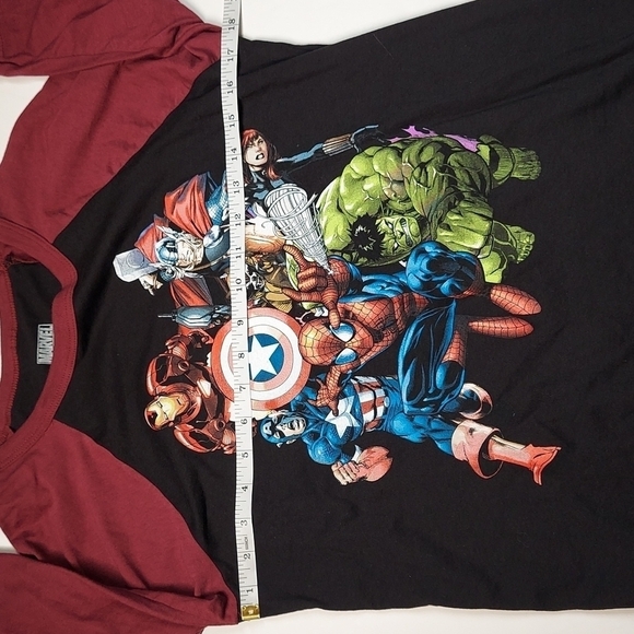Marvel Superheroes Tee Size Medium - Picture 4 of 6